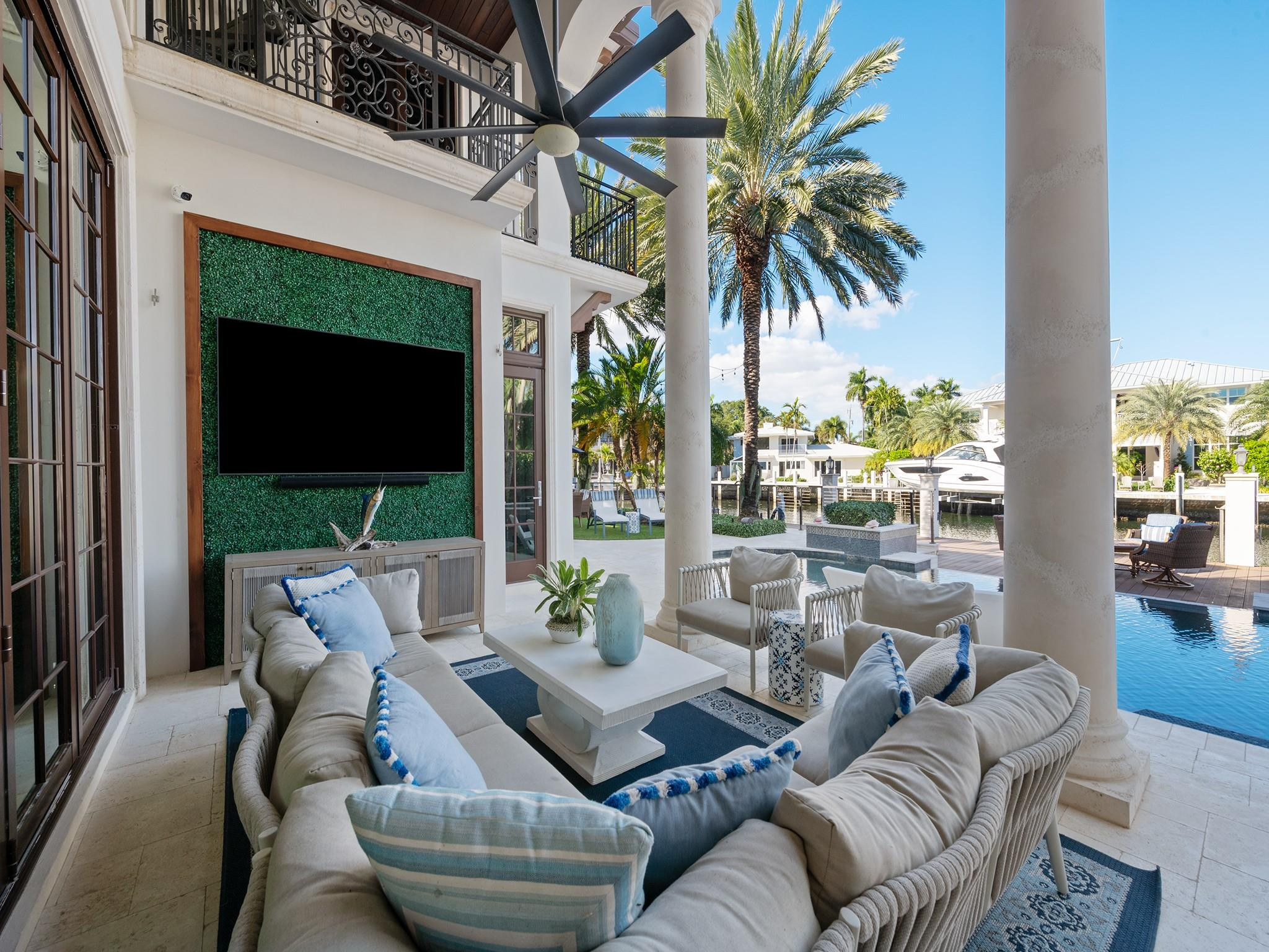 LIGHTHOUSE POINT 3RD SEC 33-24 - Residential