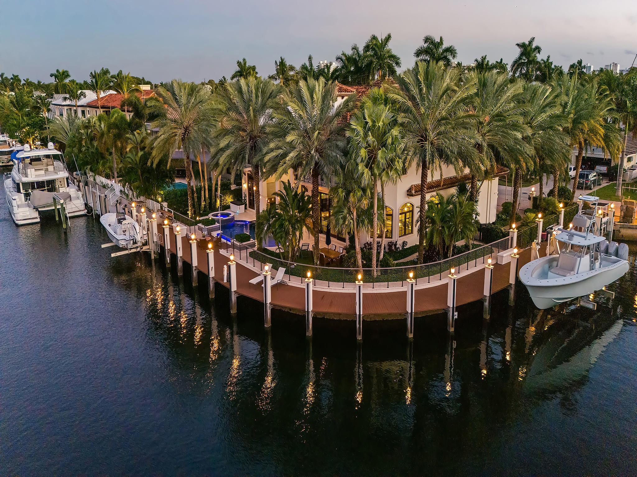 LIGHTHOUSE POINT 3RD SEC 33-24 - Residential