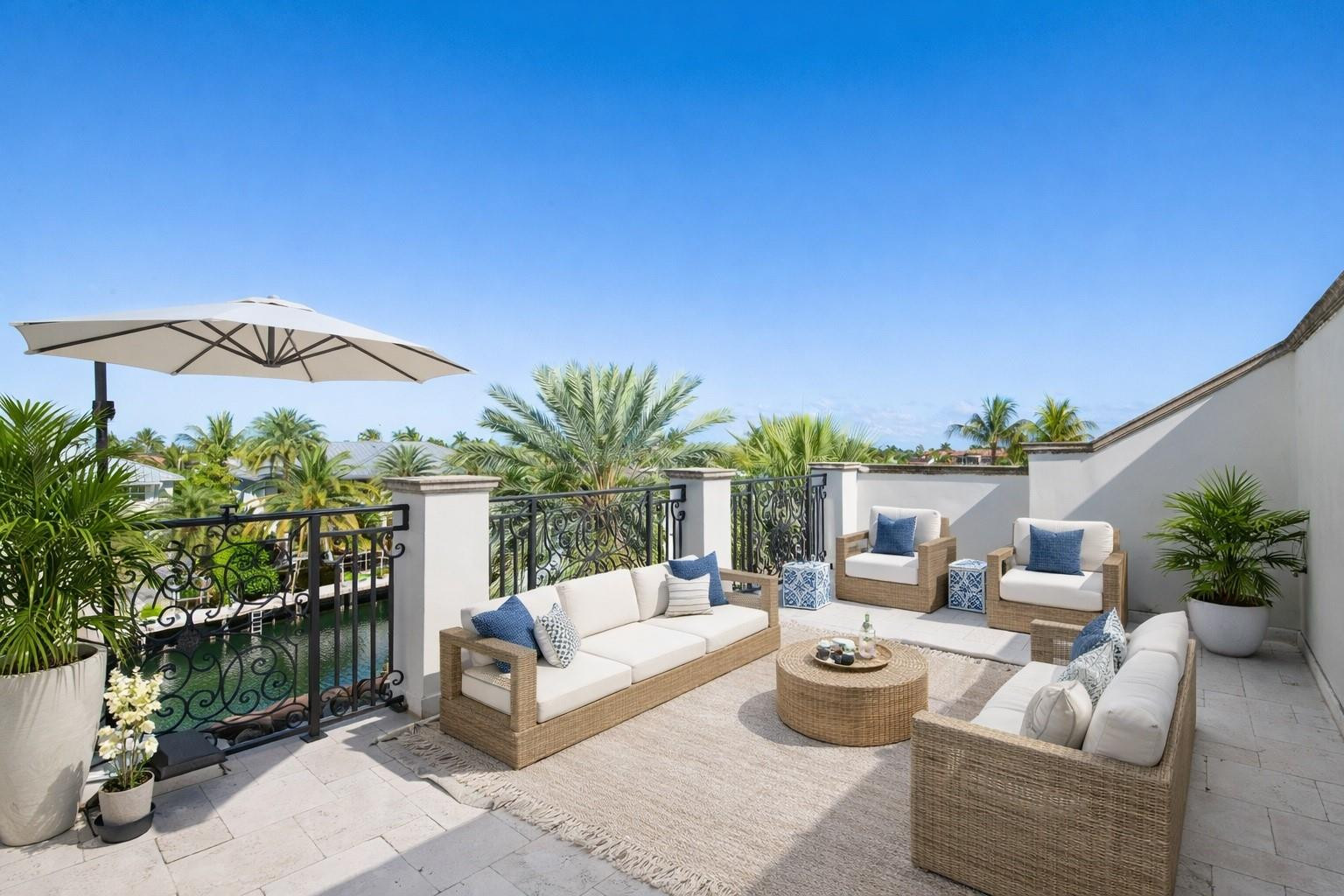 LIGHTHOUSE POINT 3RD SEC 33-24 - Residential