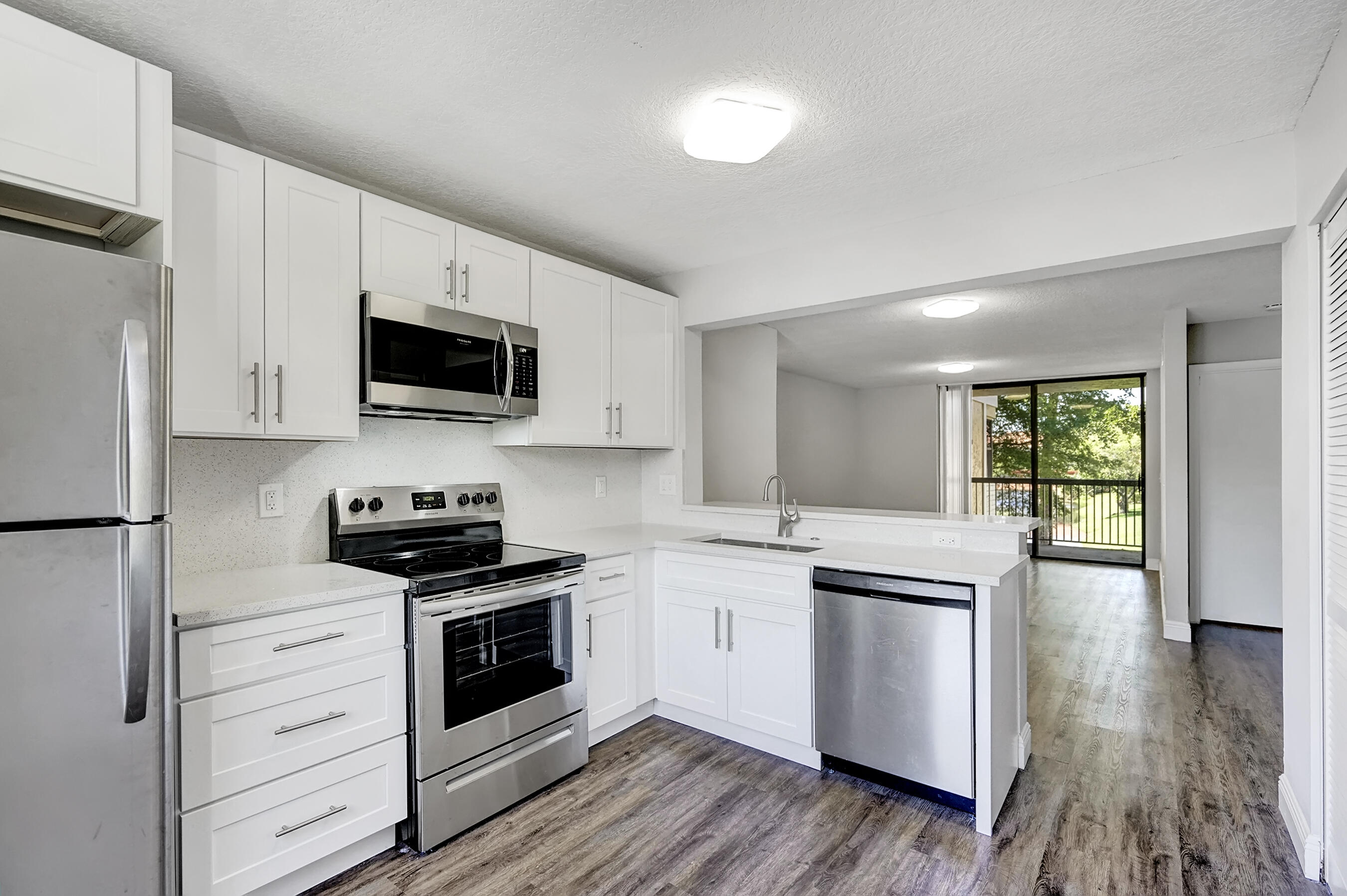 Absolutely stunning fully remodeled 2 bedroom, 2 bathroom second floor condo with a resort style community pool, spa,gym,tennis,BBQ and club house. This has been fully upgraded with all new appliances, new washer and dryer, new AC, new water heater, new floors, new fans and lights, smooth ceilings, freshly painted. If you are looking for a turn key unit with water views this is it. Water is includes, pet friendly and no age restrictions. This can be rented immediately.