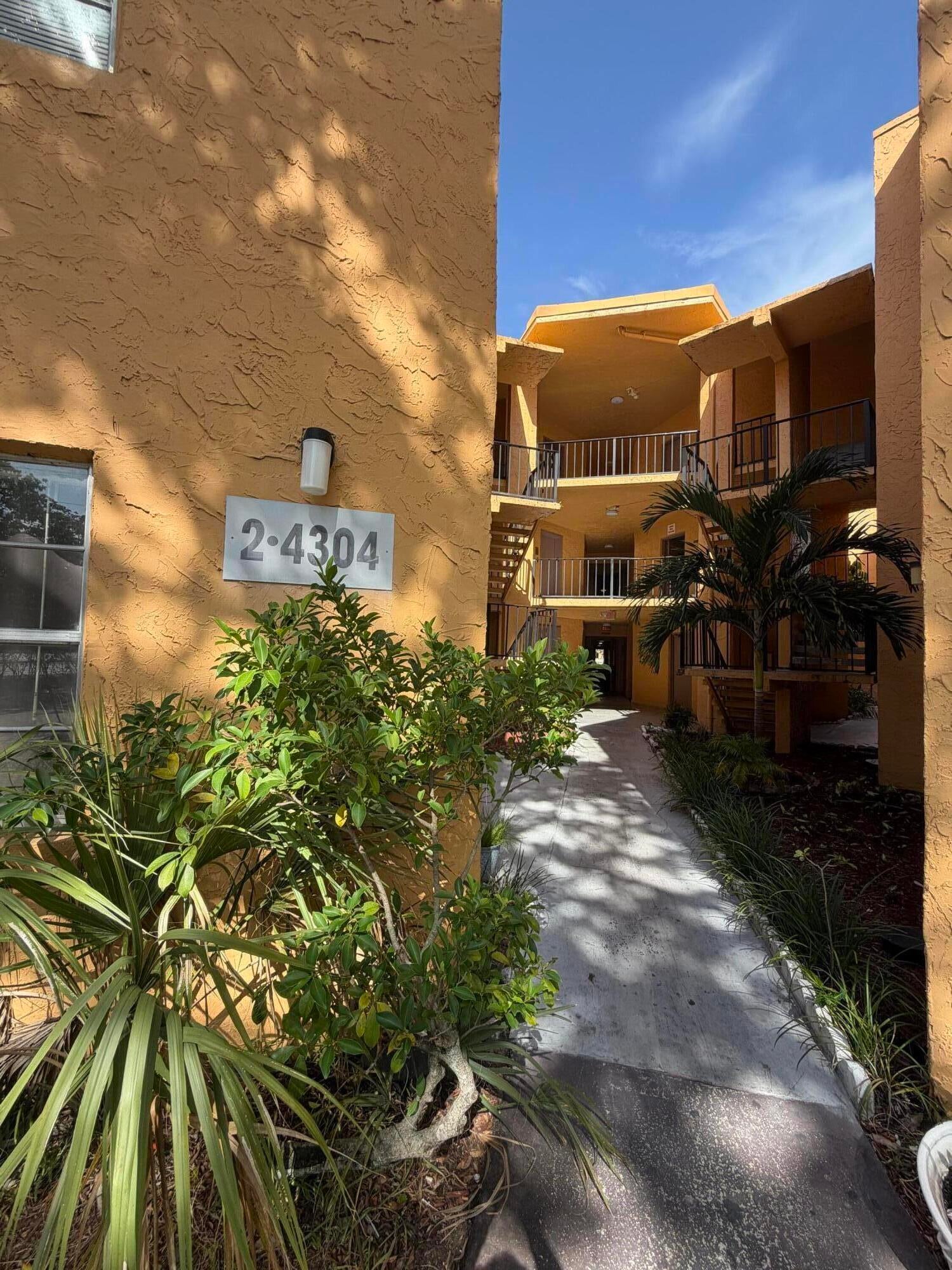 4304 NW 9th Ave 2-3B