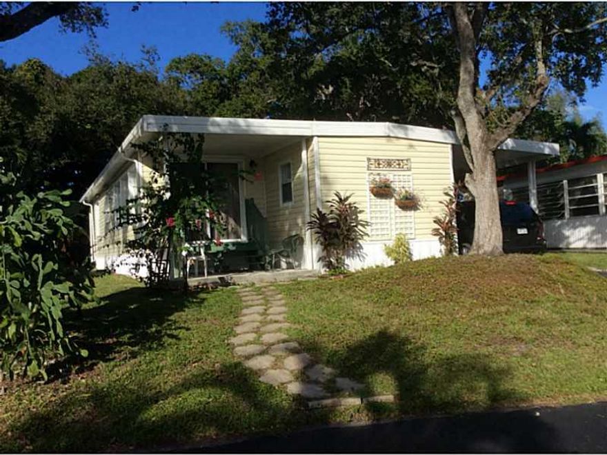 BEAUTIFUL MANUFACTURED HOME IN OCEAN WATERWAY.  THIS UNIQUE MODELE IS A MUST SEE.  ALL REMODELED, 2 BEDROOM 2 BATHROOM PLUS DEN WHICH CAN BE USE AS A 3RD BEDROOM.  VERY WELL DECORATED, HOUSE CAN BE SOLD WITH FURNITURES.