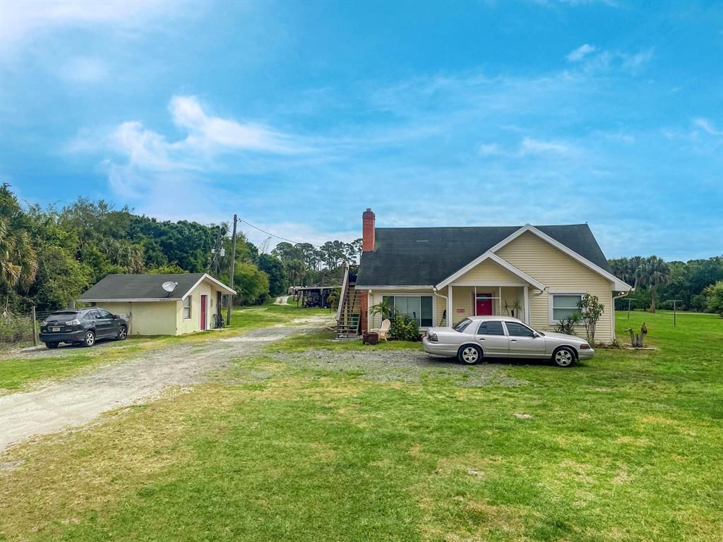 Photo of 4006 Sunrise Boulevard, Fort Pierce, FL 34982 (MLS # R10707374)