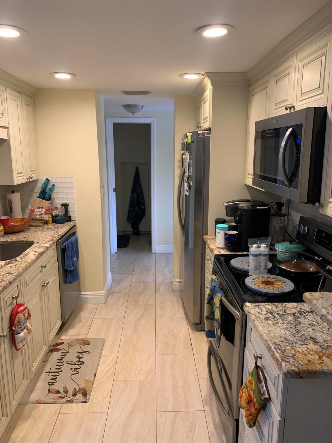 800 Greensward Court 206-I, Delray Beach, FL, 33445/$550,000 4 800 Greensward Court 206-I