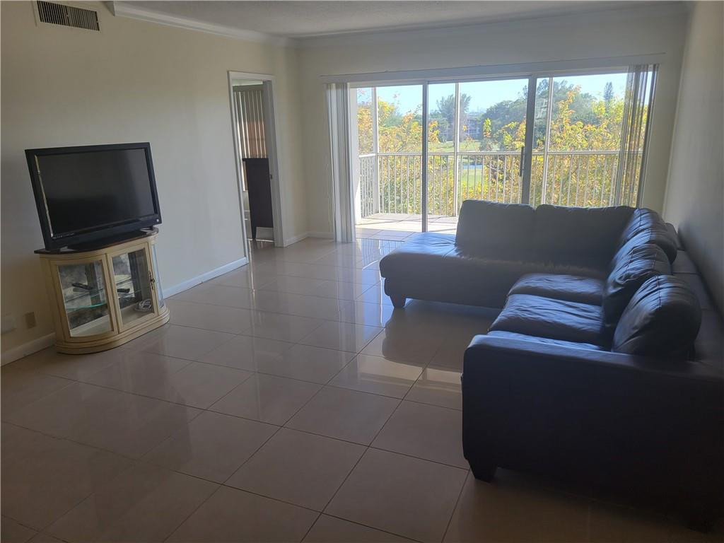 NO 8 PALM-AIRE COUNTRY CLUB - Residential Lease