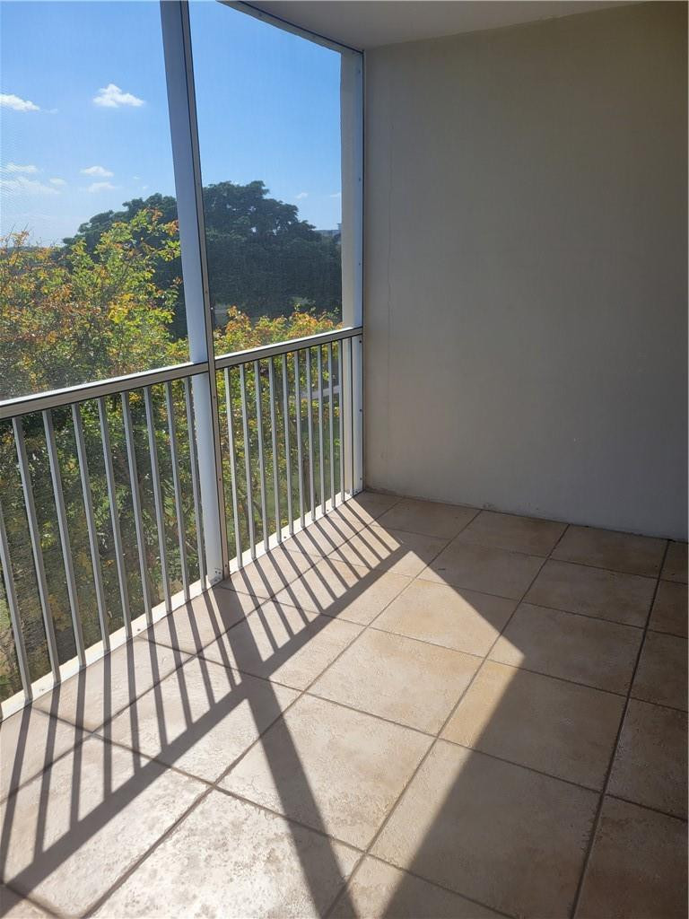 NO 8 PALM-AIRE COUNTRY CLUB - Residential Lease