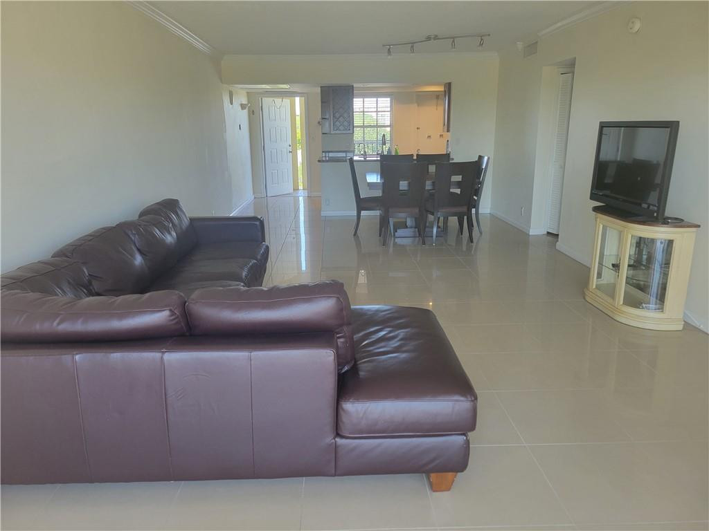 NO 8 PALM-AIRE COUNTRY CLUB - Residential Lease
