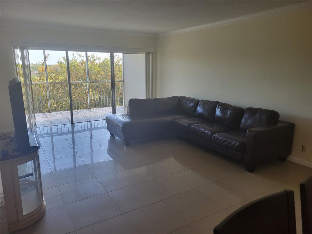 NO 8 PALM-AIRE COUNTRY CLUB - Residential Lease