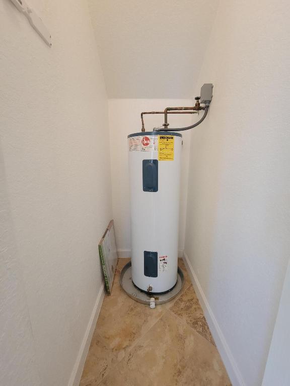 SHOMA COURTYARDS - Residential Lease