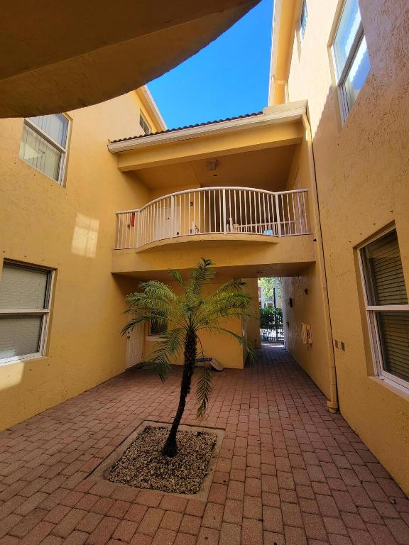 SHOMA COURTYARDS - Residential Lease