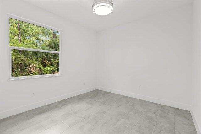 VERO LAKE ESTATES UNIT E - Residential