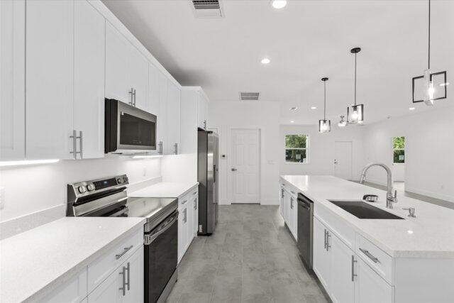 VERO LAKE ESTATES UNIT E - Residential