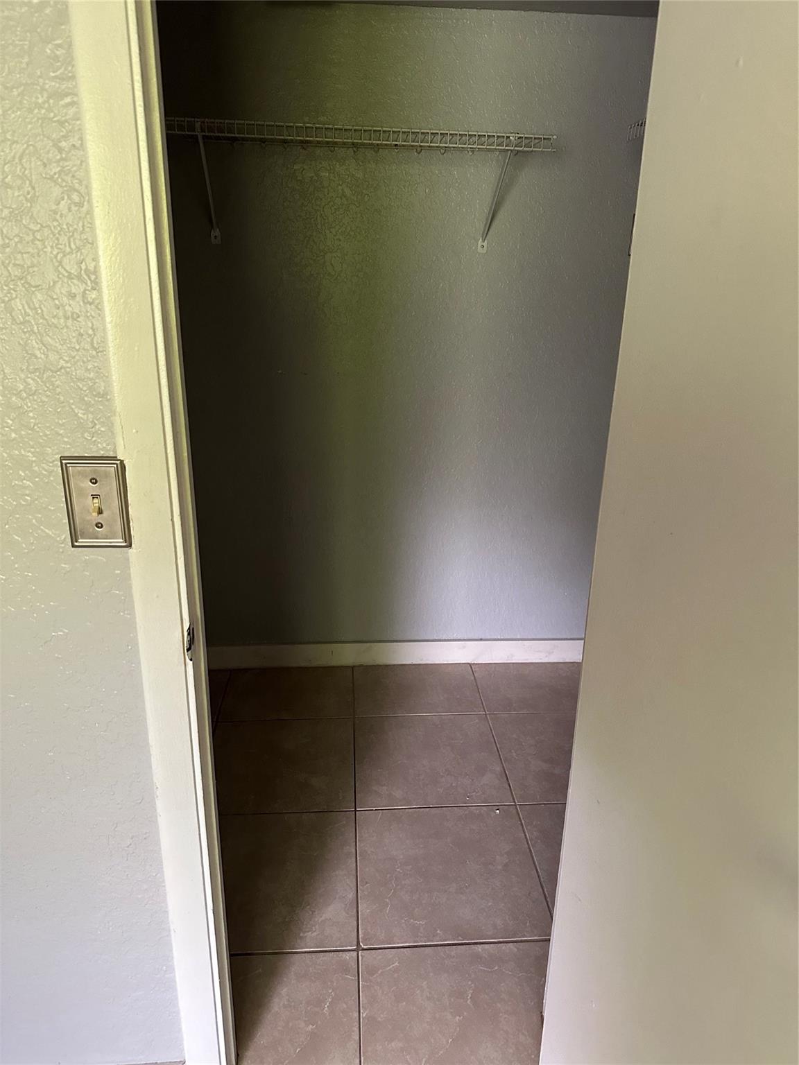 Castlewood 71-37 B - Residential Lease