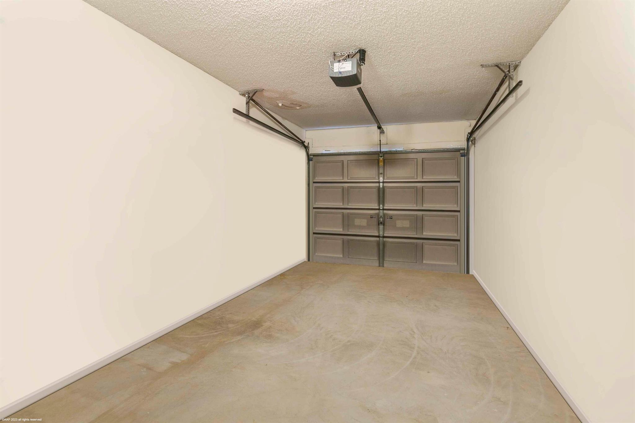 LEXINGTON GREEN CONDO - Residential Lease