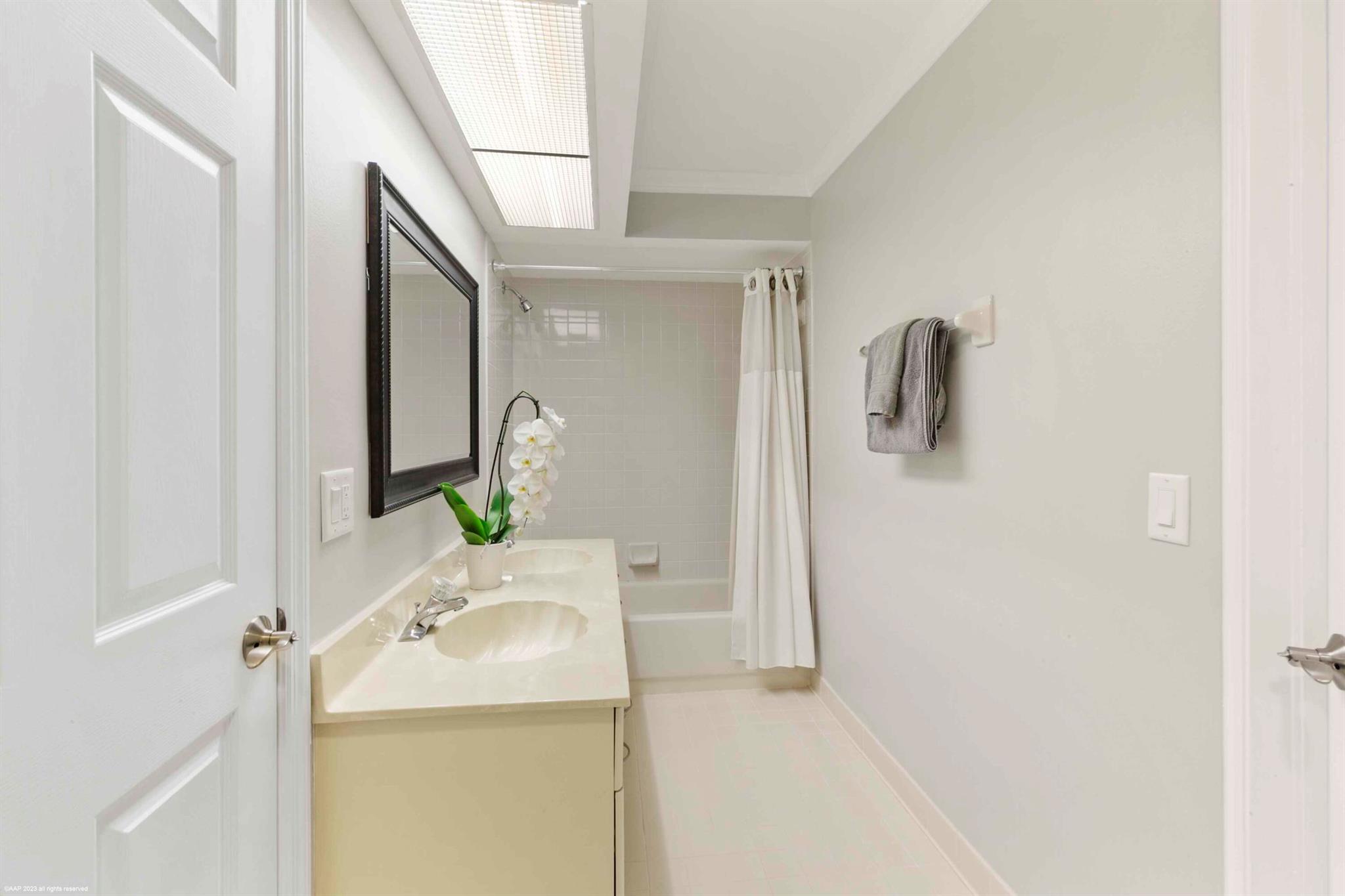 LEXINGTON GREEN CONDO - Residential Lease