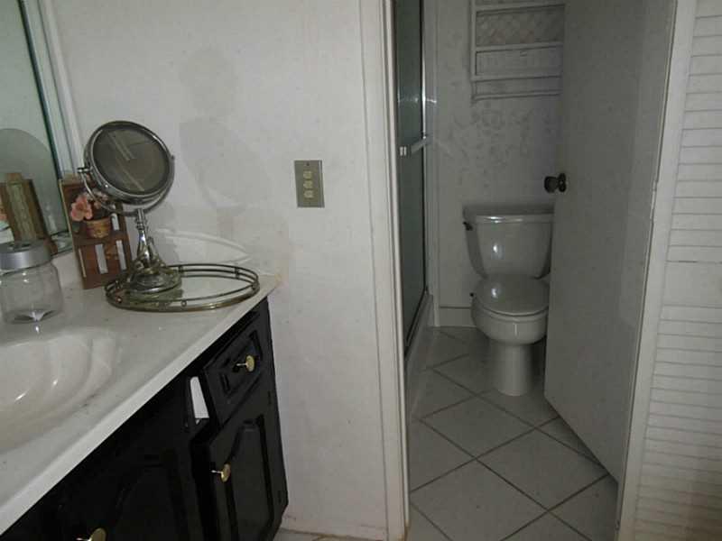 BAHAMA VILLAGE - Residential