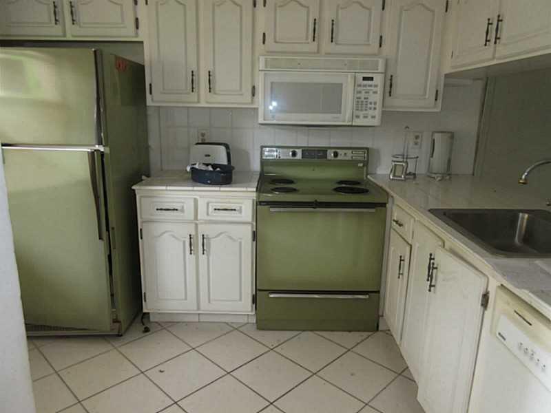 BAHAMA VILLAGE - Residential