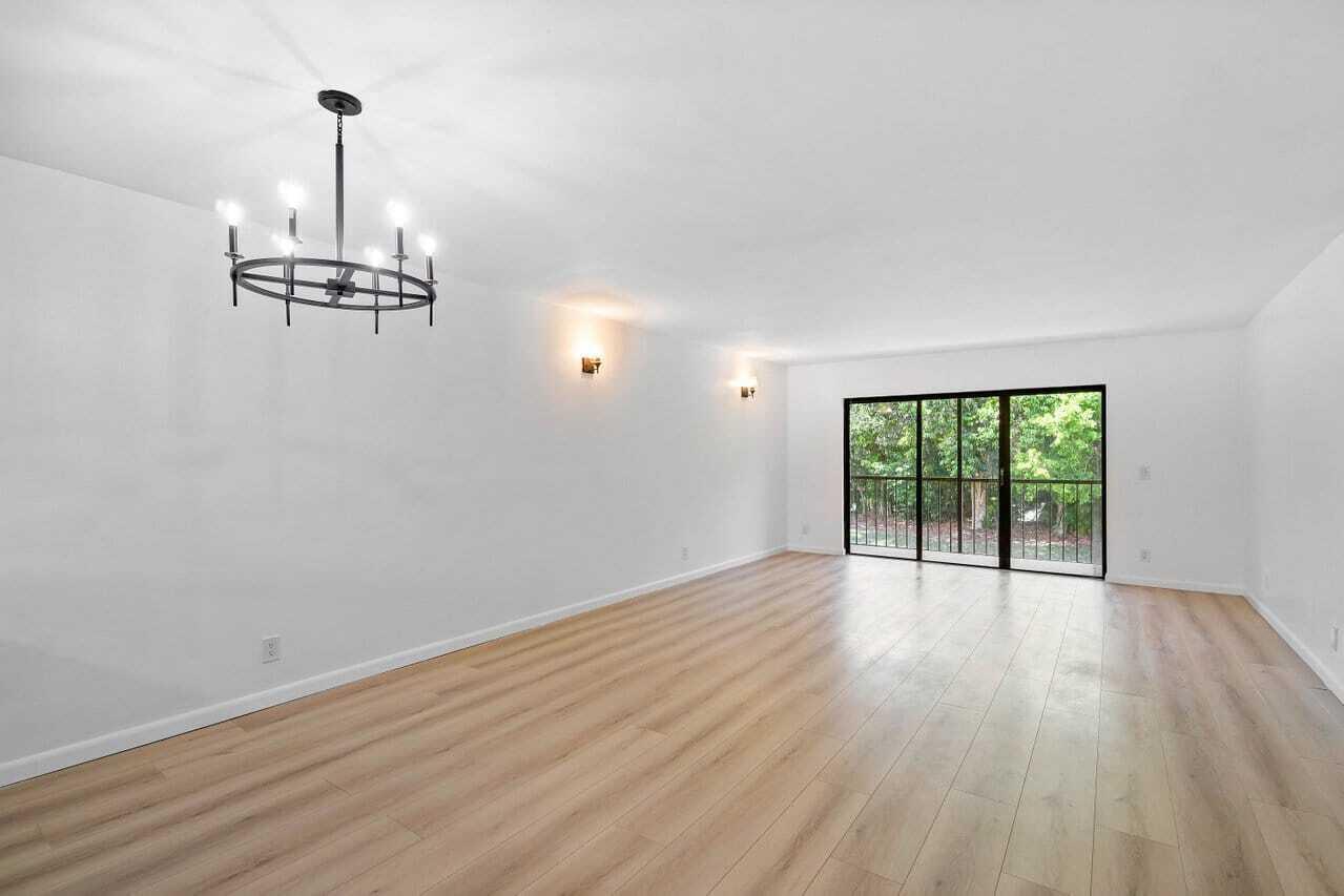 RACQUET CLUB APTS AT BONA - Residential