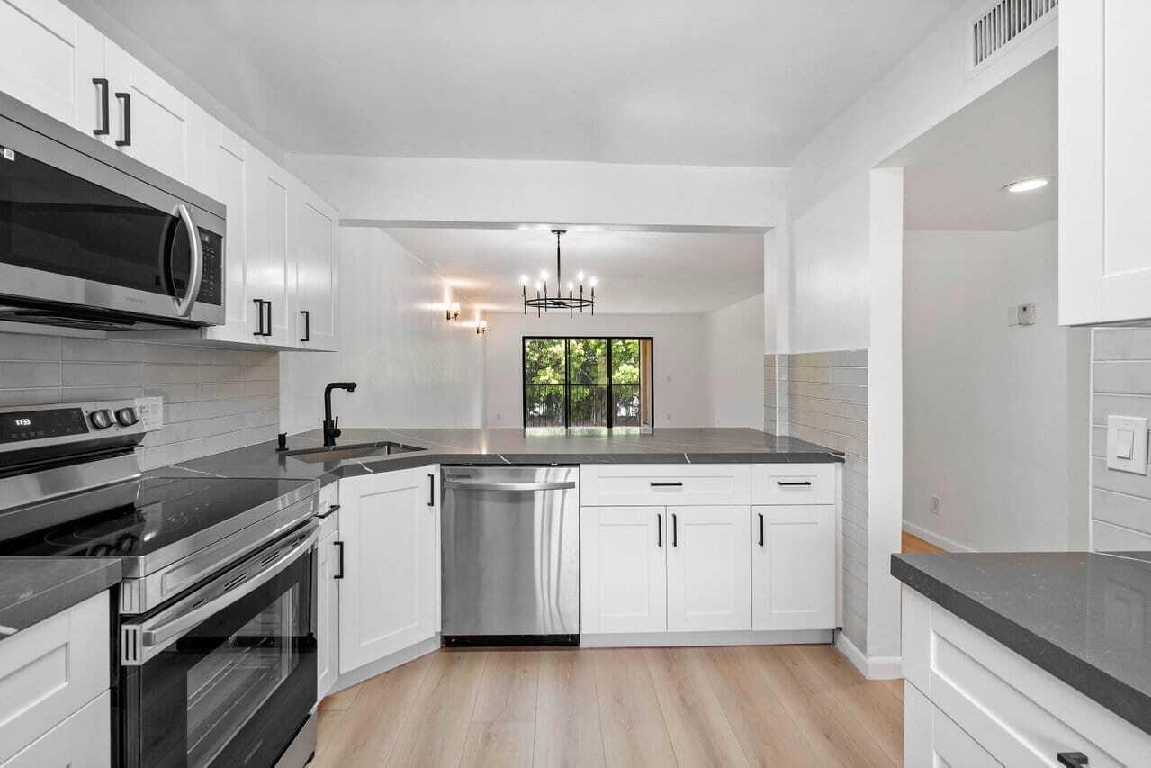 RACQUET CLUB APTS AT BONA - Residential