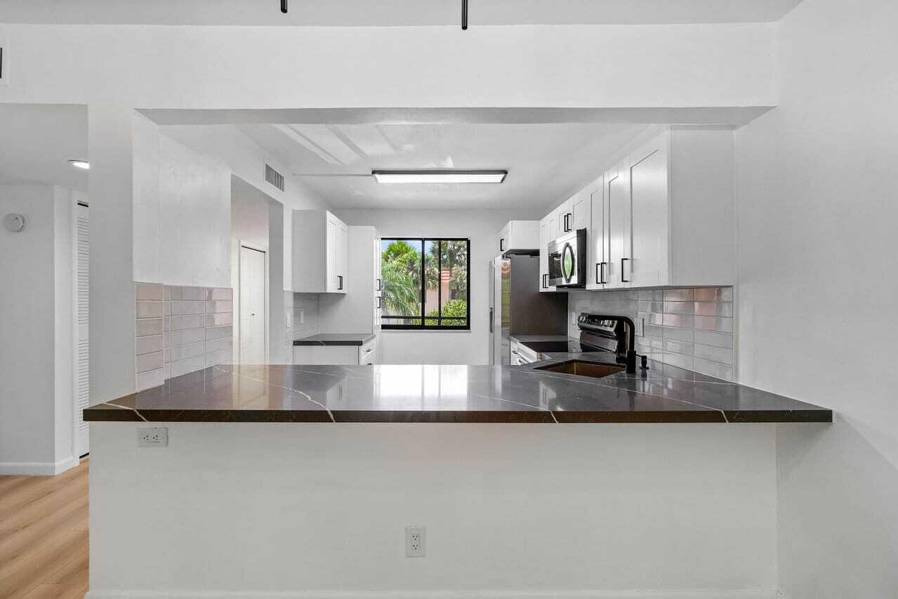 RACQUET CLUB APTS AT BONA - Residential