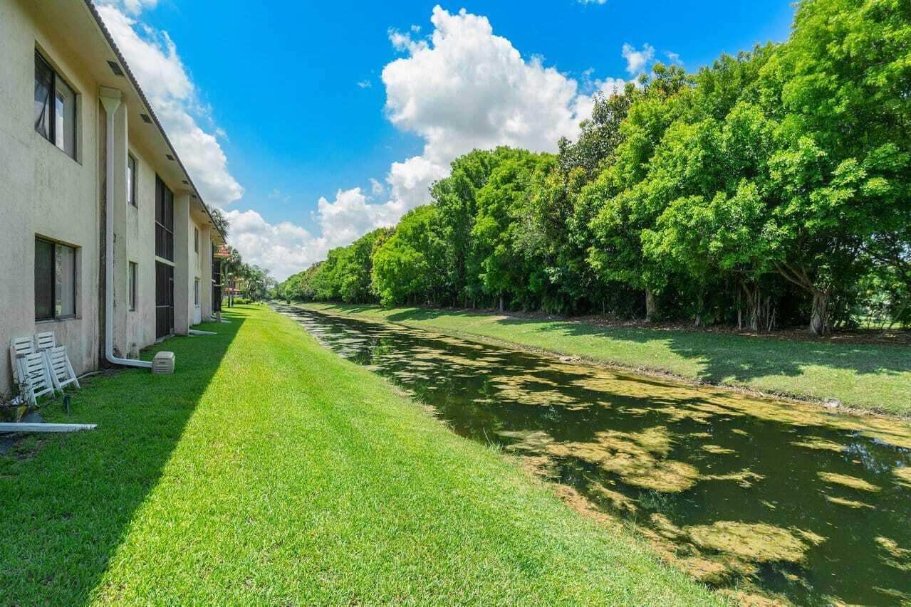 RACQUET CLUB APTS AT BONA - Residential