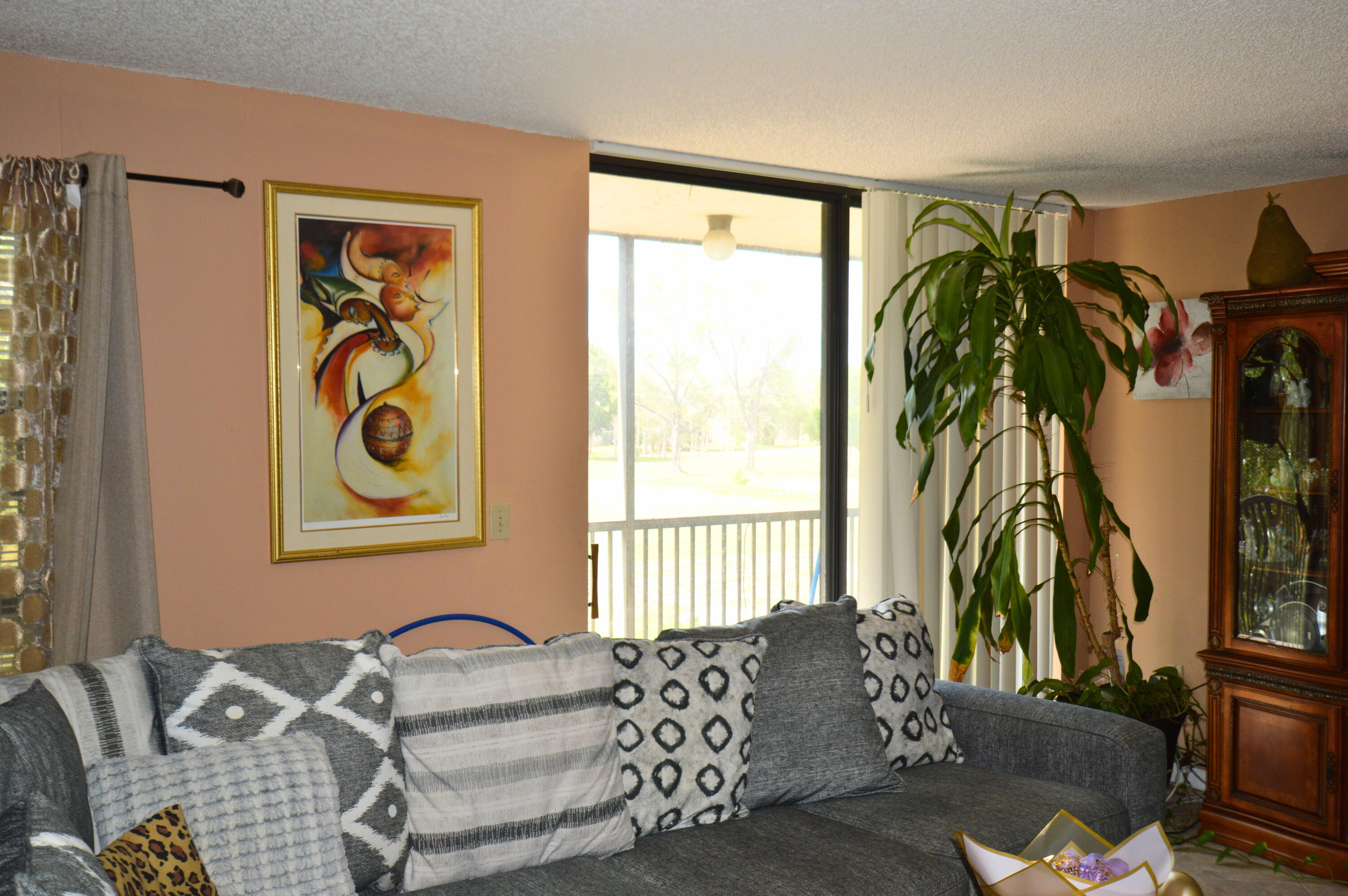 INVERWOOD CONDO - Residential