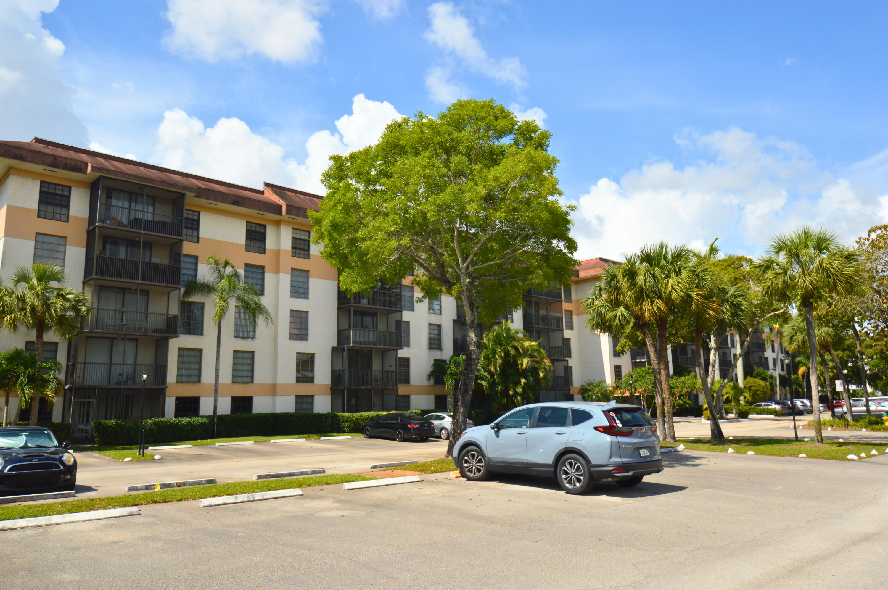 INVERWOOD CONDO - Residential
