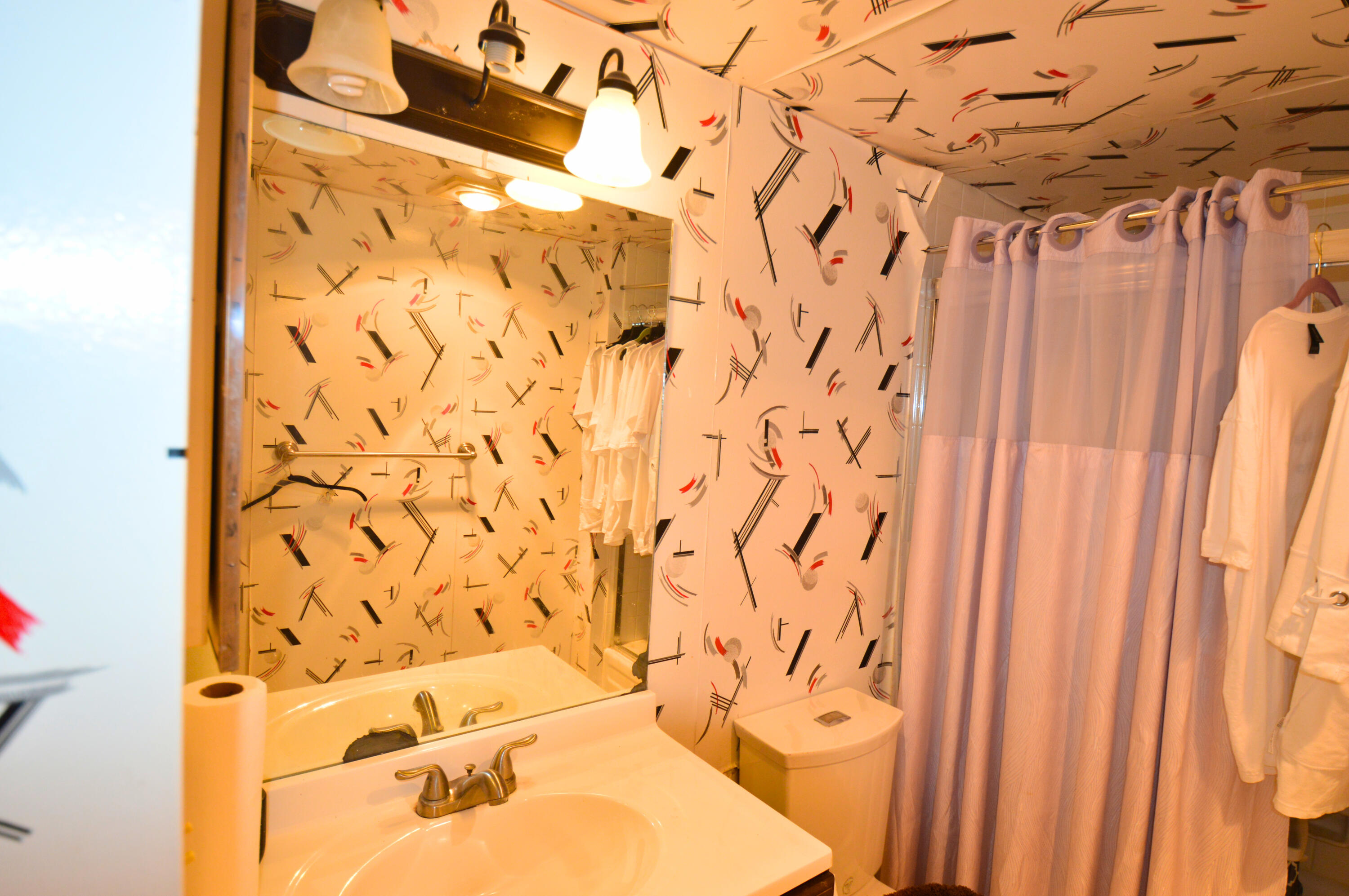 INVERWOOD CONDO - Residential