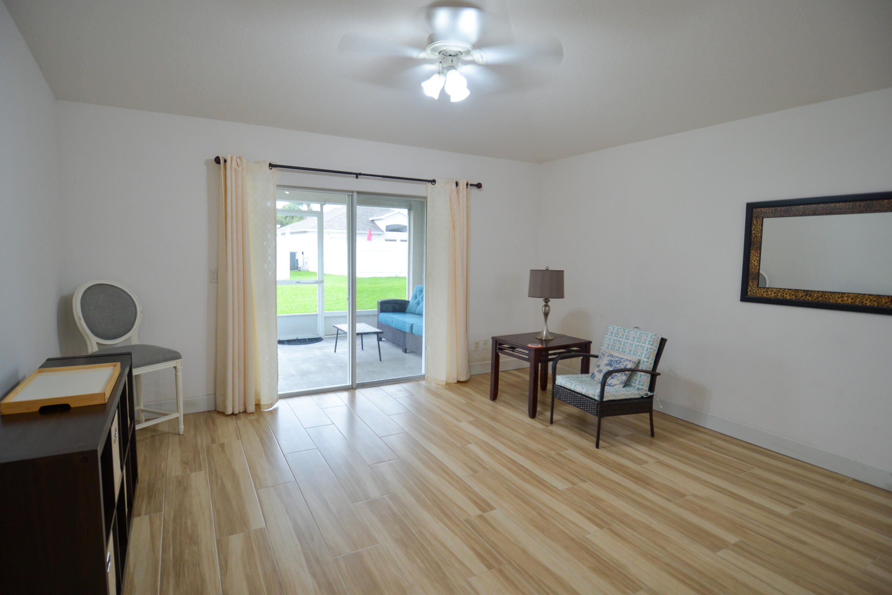 876 GREENLEAF Circle