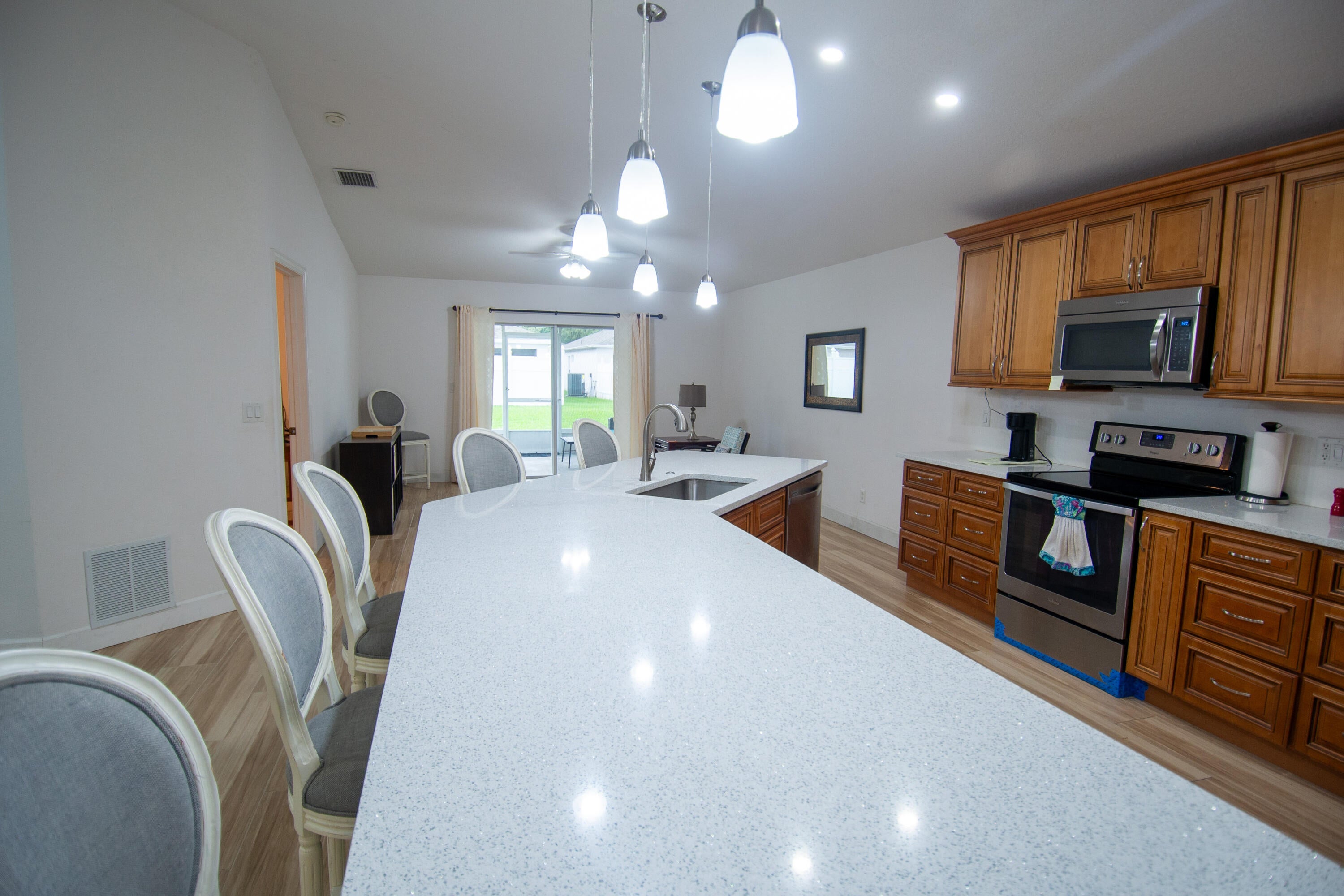 876 GREENLEAF Circle