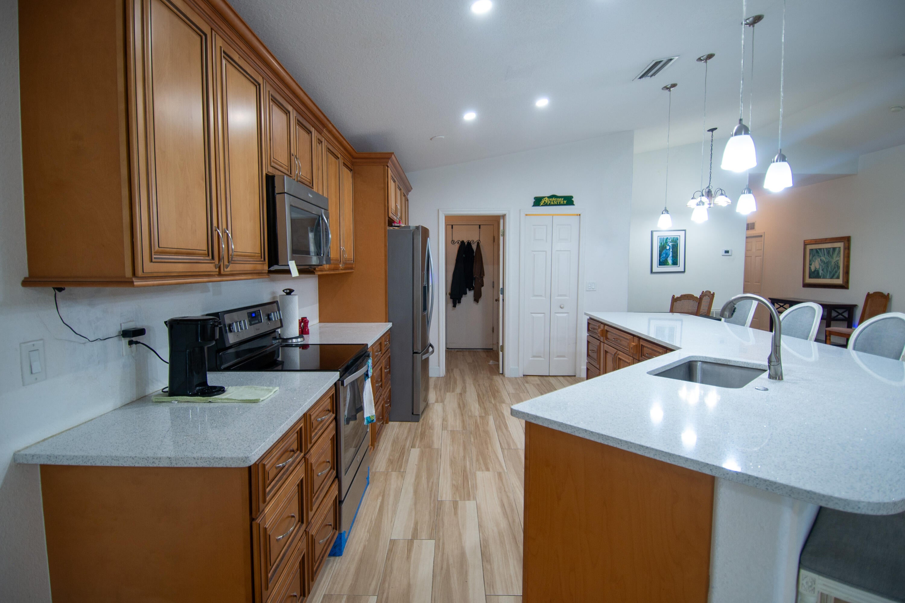 876 GREENLEAF Circle