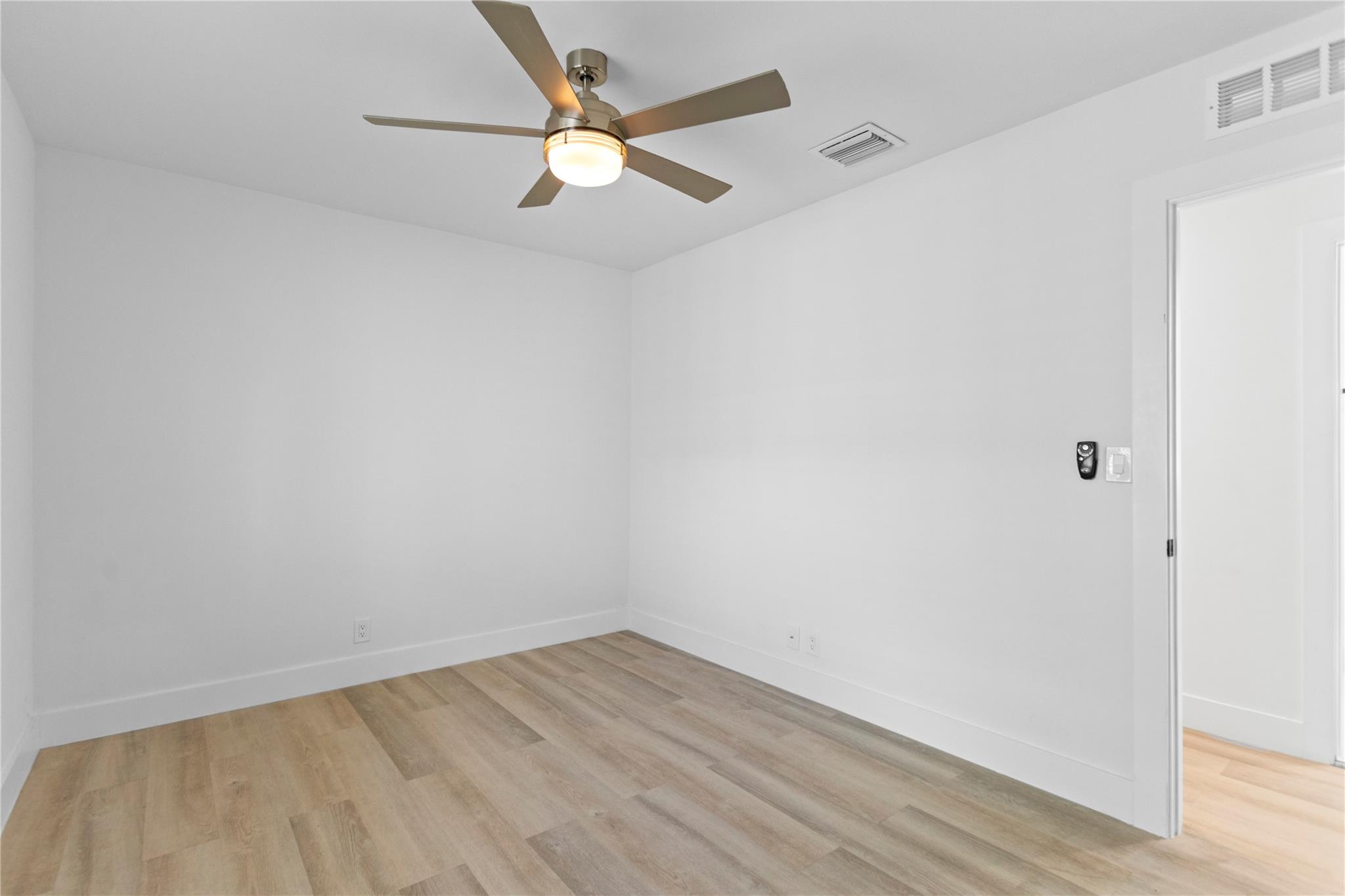 Oakland Park 2-38 B - Residential Lease