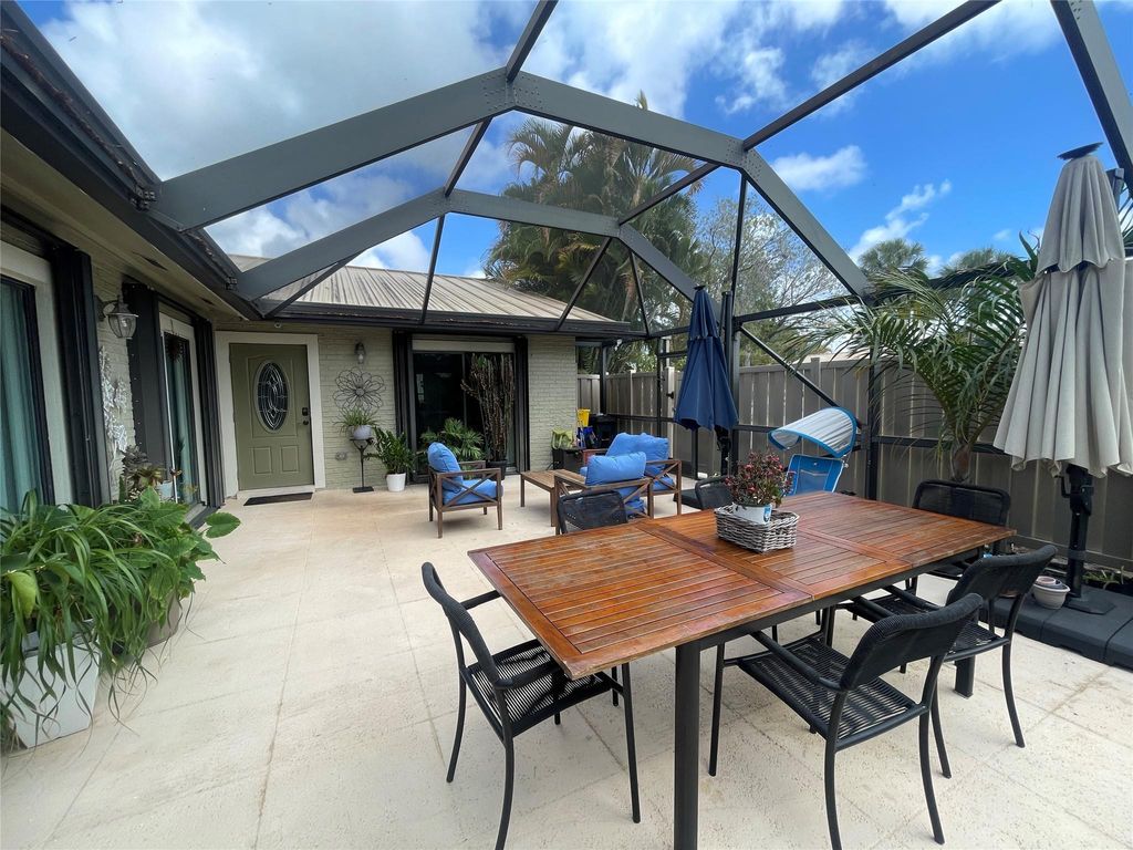 Photo of 5685 Golden Eagle Circle #5685, Palm Beach Gardens, FL 33418 (MLS # F10556904)