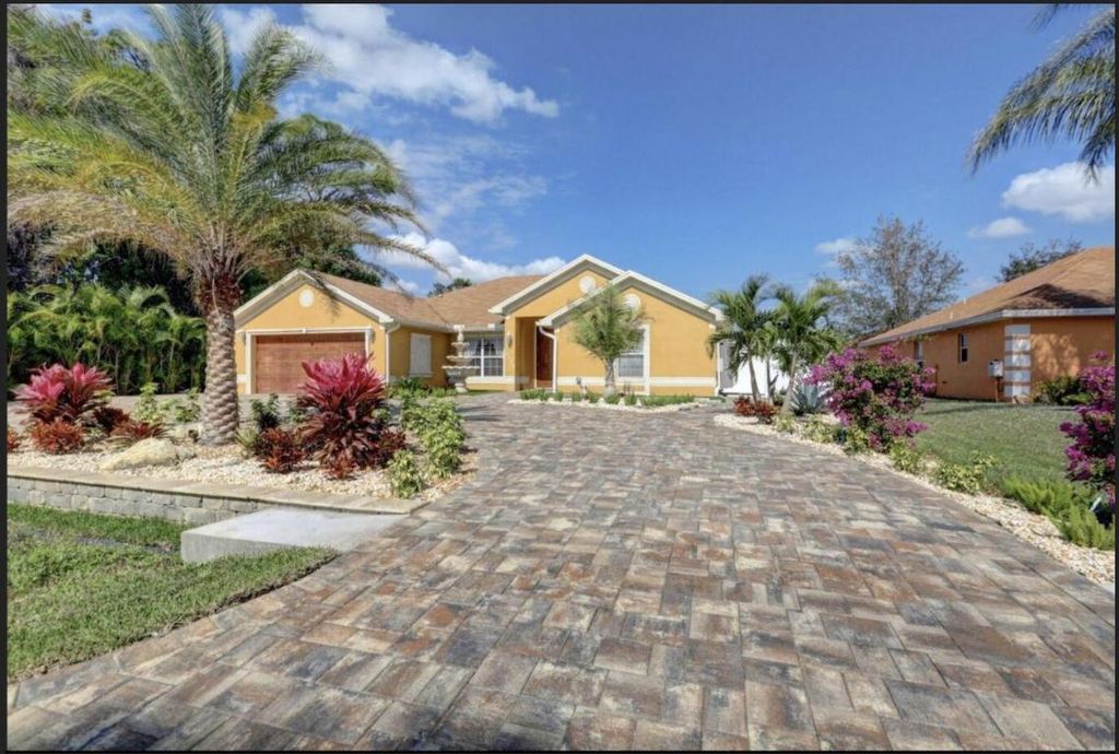 Photo of 2529 SW Grotto Circle, Port Saint Lucie, FL 34953 (MLS # R10924894)