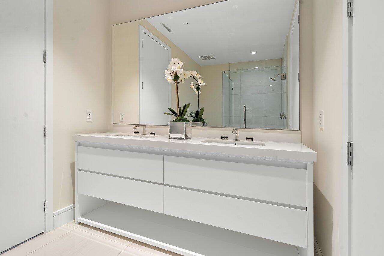 BOCA BEACH RESIDENCES - Residential