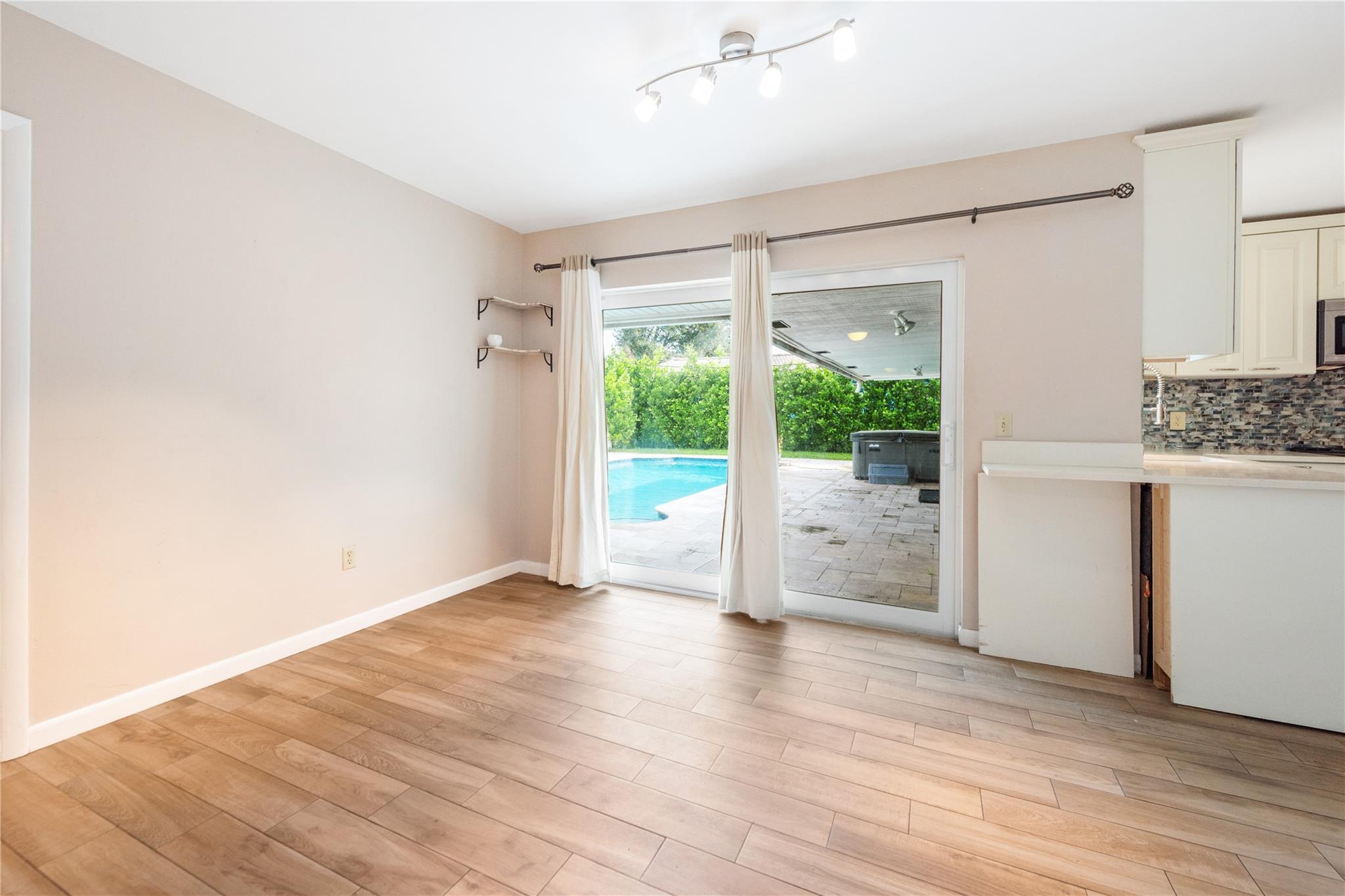 EDGEFIELD - Residential