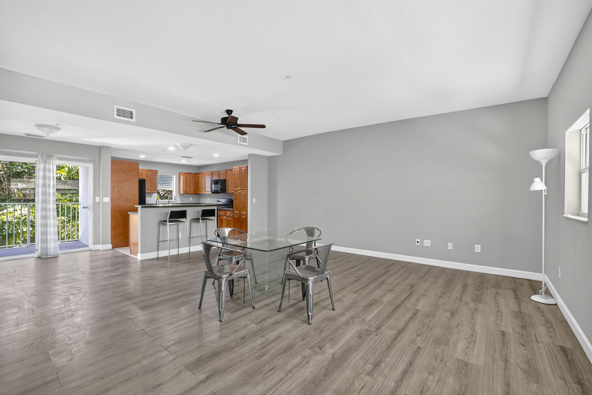 433 NE 1ST Street