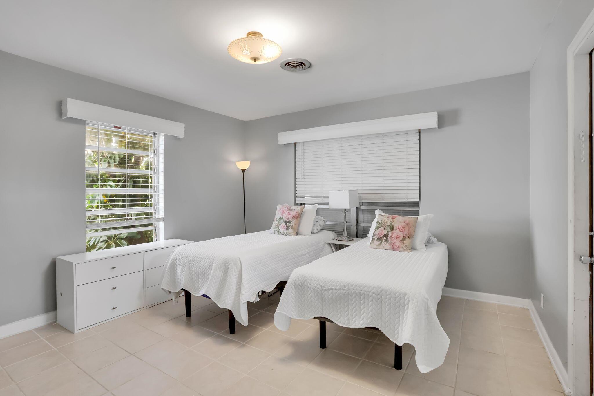 NORTH LAKE WORTH - Residential