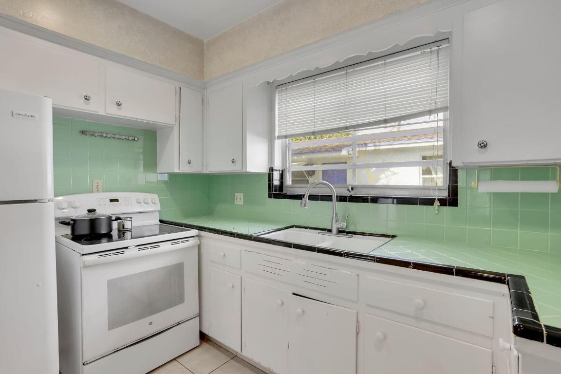 NORTH LAKE WORTH - Residential