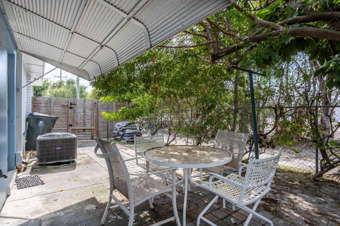 NORTH LAKE WORTH - Residential