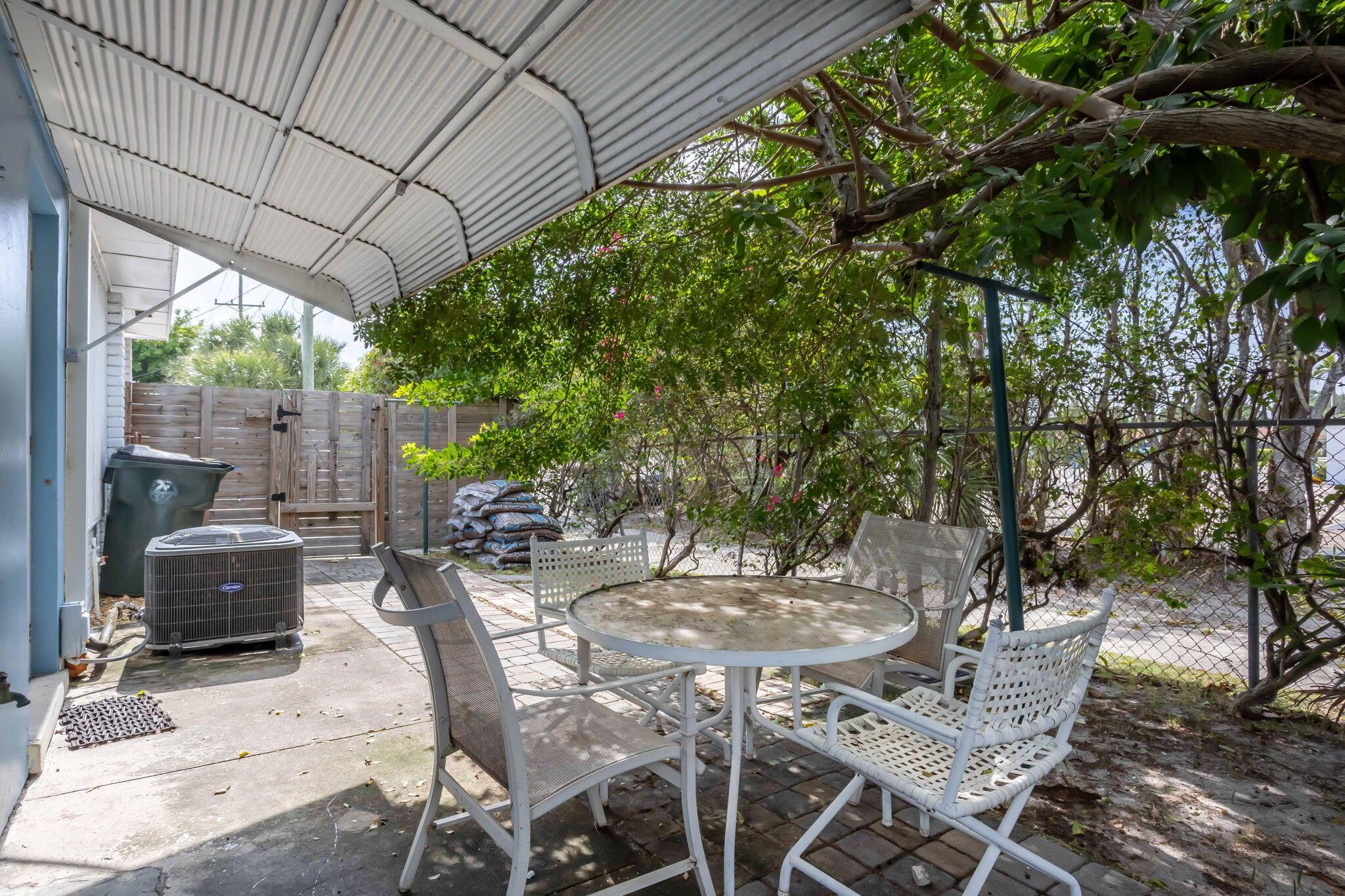 NORTH LAKE WORTH - Residential