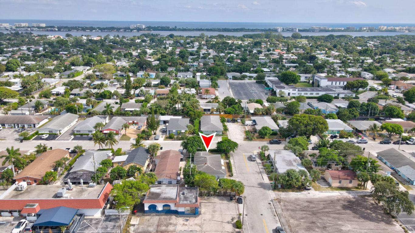 NORTH LAKE WORTH - Residential