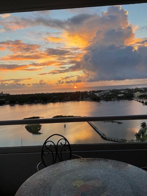 PLAZA OF THE PALM BEACHES - Residential