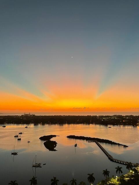 PLAZA OF THE PALM BEACHES - Residential