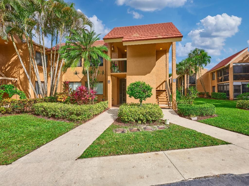 Photo of 11262 Green Lake Drive #204, Boynton Beach, FL 33437 (MLS # R11146725)