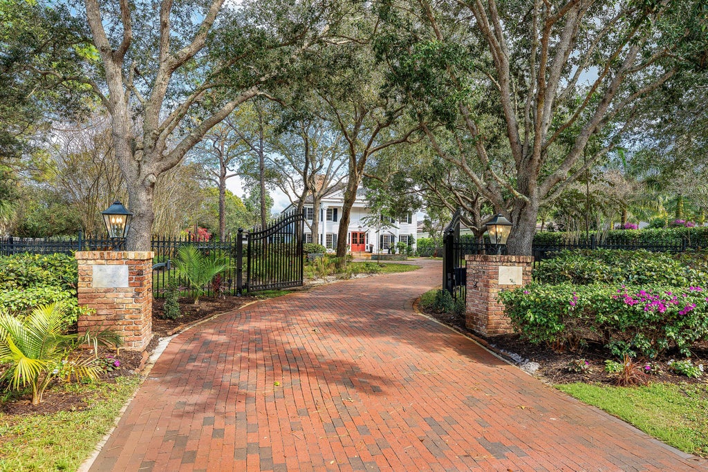 Photo of 19153 SE Jupiter River Drive, Jupiter, FL 33458 (MLS # B26073761)