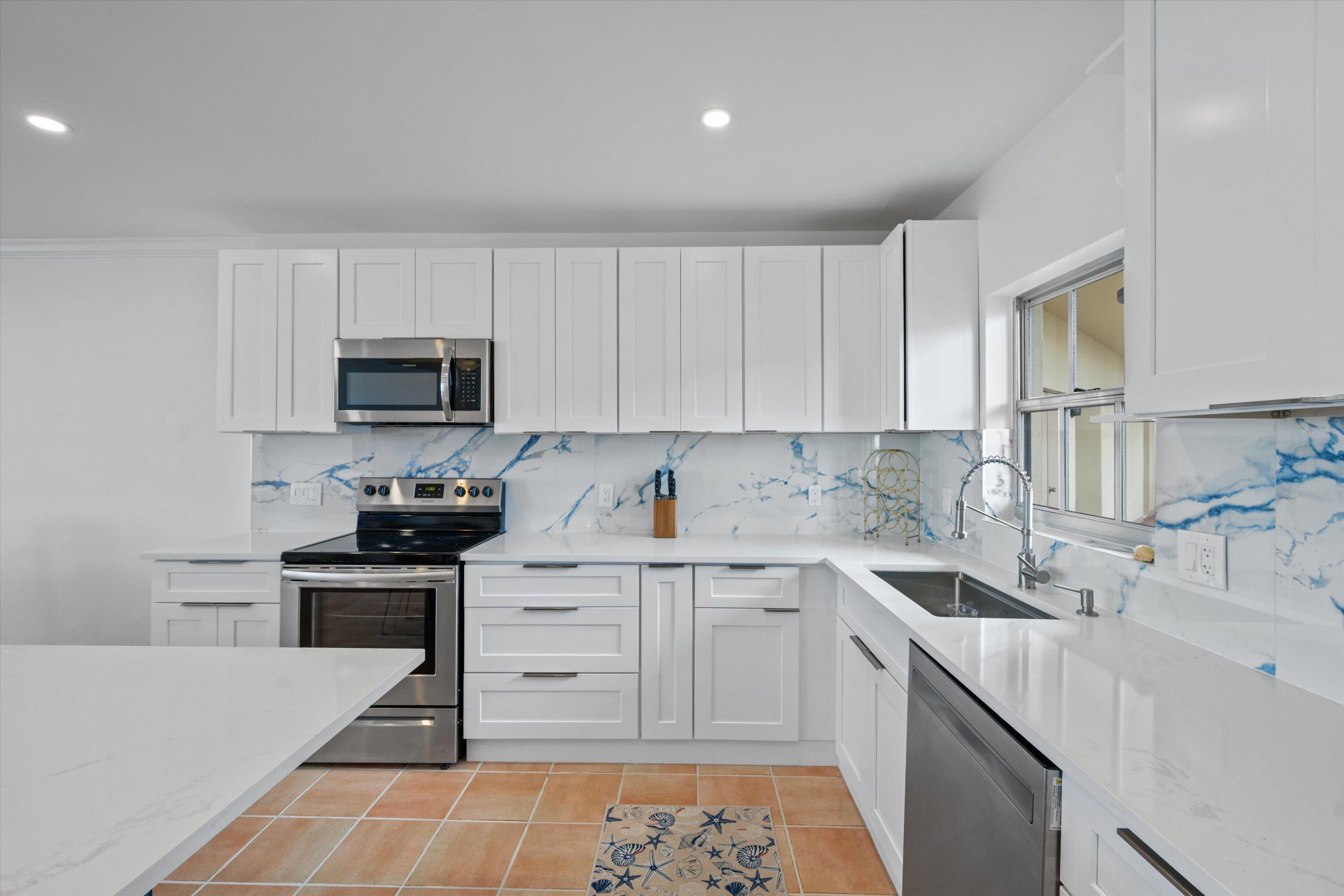 LA BONNE VIE CONDO - Residential Lease