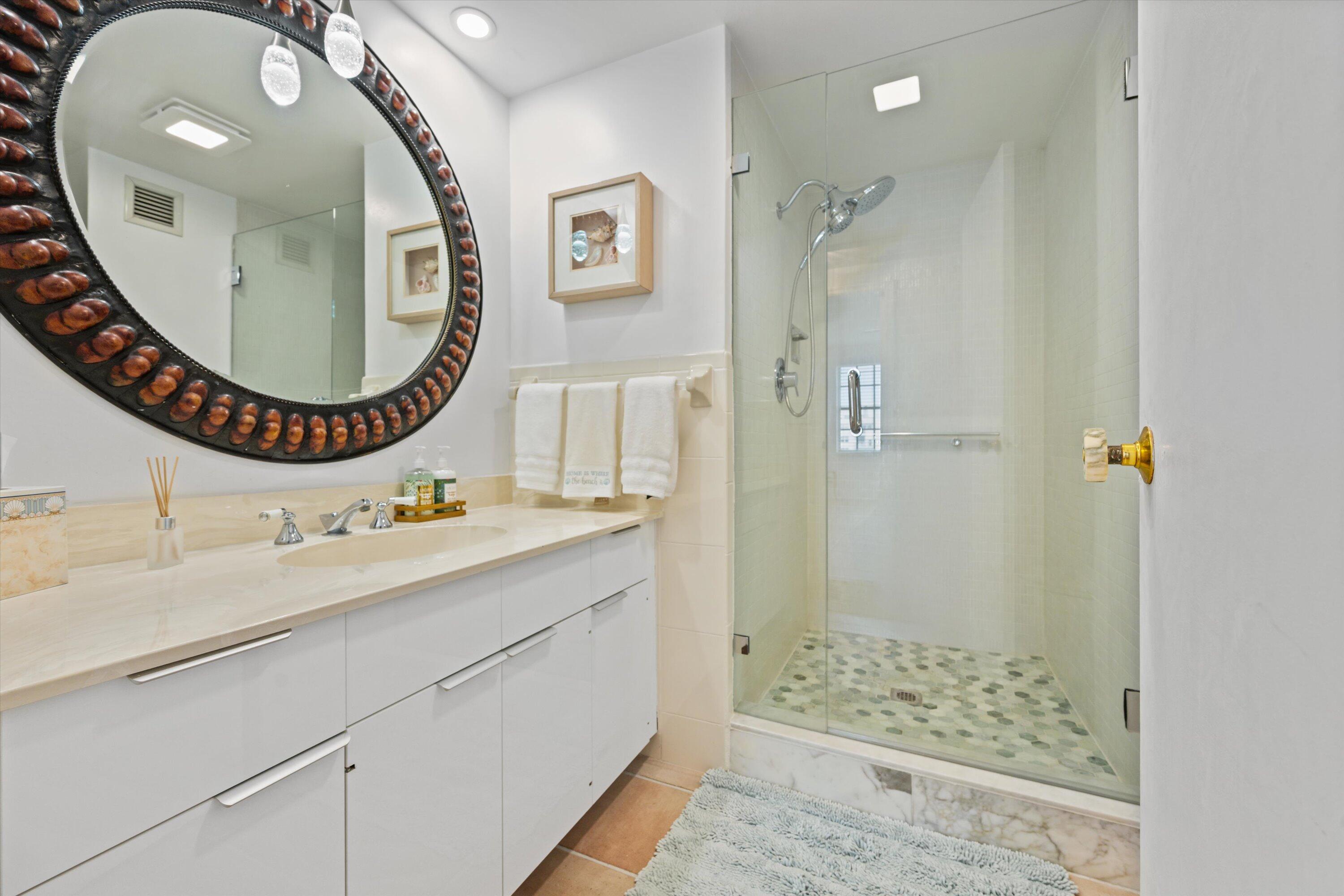 LA BONNE VIE CONDO - Residential Lease