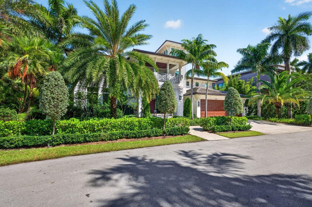 Photo of 650 ISLE OF PALMS Drive, Fort Lauderdale, FL 33301 (MLS # B26088217)