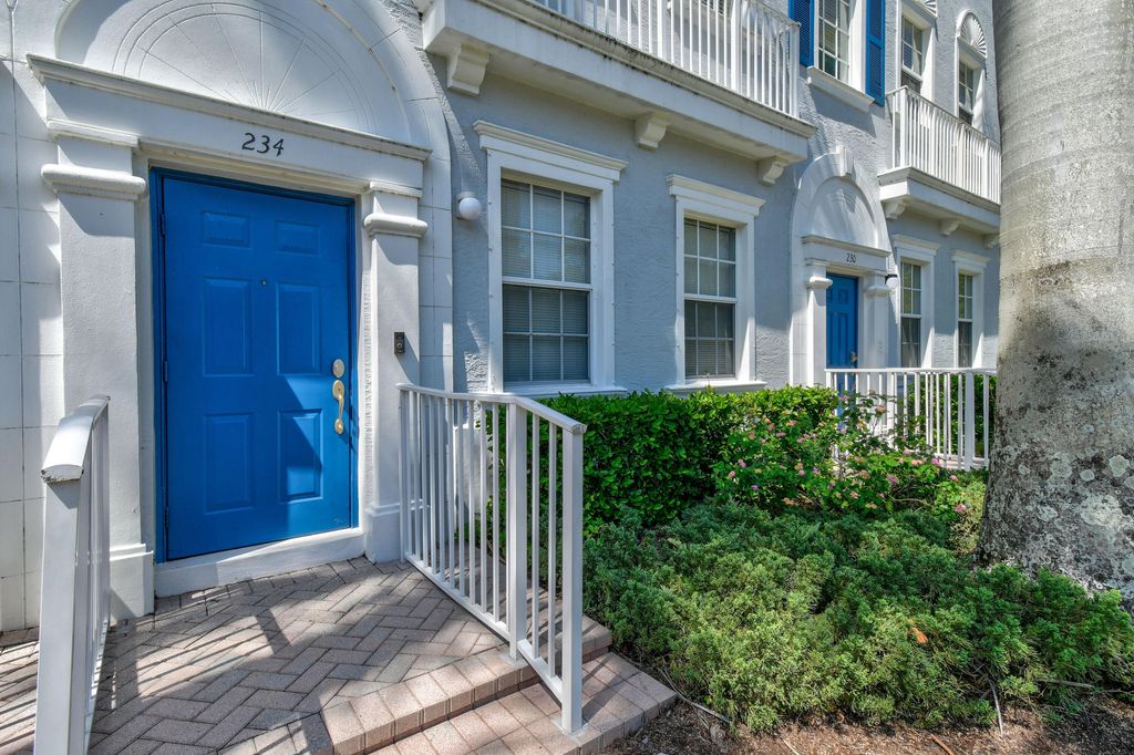Photo of 234 W Thatch Palm Circle, Jupiter, FL 33458 (MLS # R10969622)